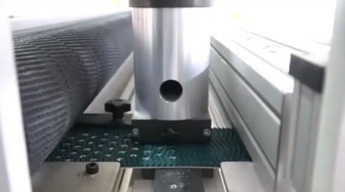 墨绿色PVC花纹带是如何打孔的